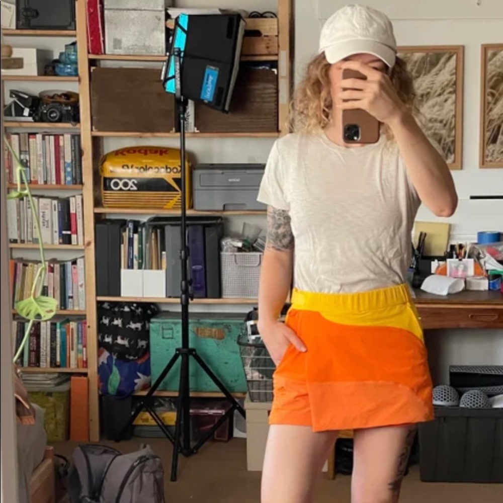 SOLD Outdoor Voices RecTrek Hiking Skort: Necatrine/Tangerine/Sunshine, Size XS - Picture 3 of 7